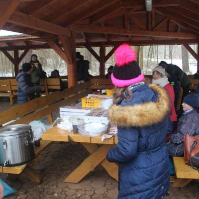 Dzieci i młodzież zadbali o leśne zwierzęta