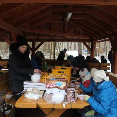 Dzieci i młodzież zadbali o leśne zwierzęta