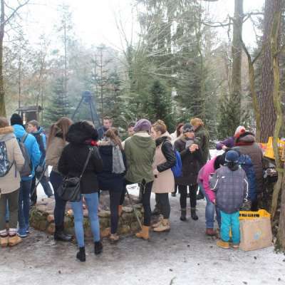 Dzieci i młodzież zadbali o leśne zwierzęta