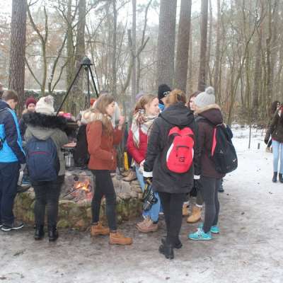 Dzieci i młodzież zadbali o leśne zwierzęta