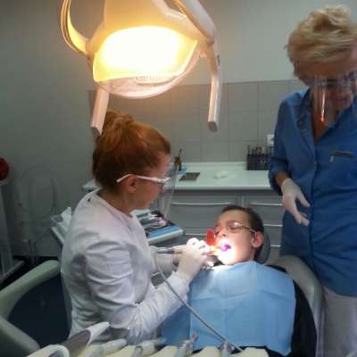 Młodzież z SOSW w Słubicach z wizytą u dentysty