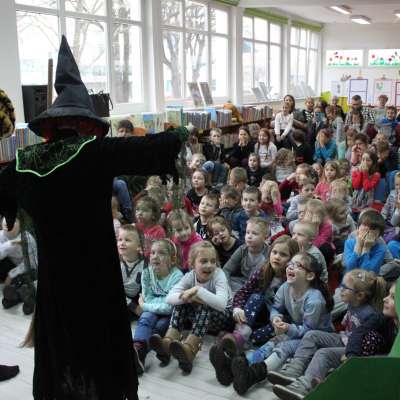 Teatr przy regale… w słubickiej bibliotece